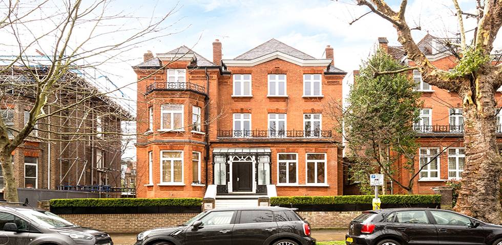 			HEATING INCLUDED, 1 Bedroom, 1 bath, 1 reception Apartment			 Fitzjohns Avenue, HAMPSTEAD